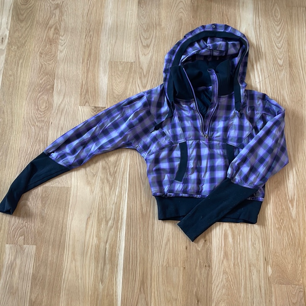 Lululemon pullover windbreaker size: 6
